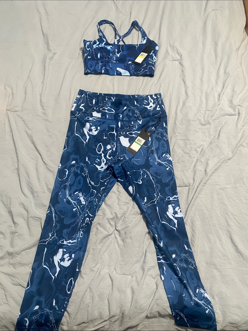 ALO Yoga Navy Marble-Print Leggings with Matching Bra